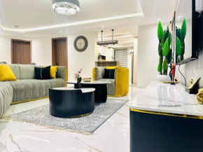 Luxury 2-Bed in Lekki Phase 1 - Pool, Gym & Stunning Views